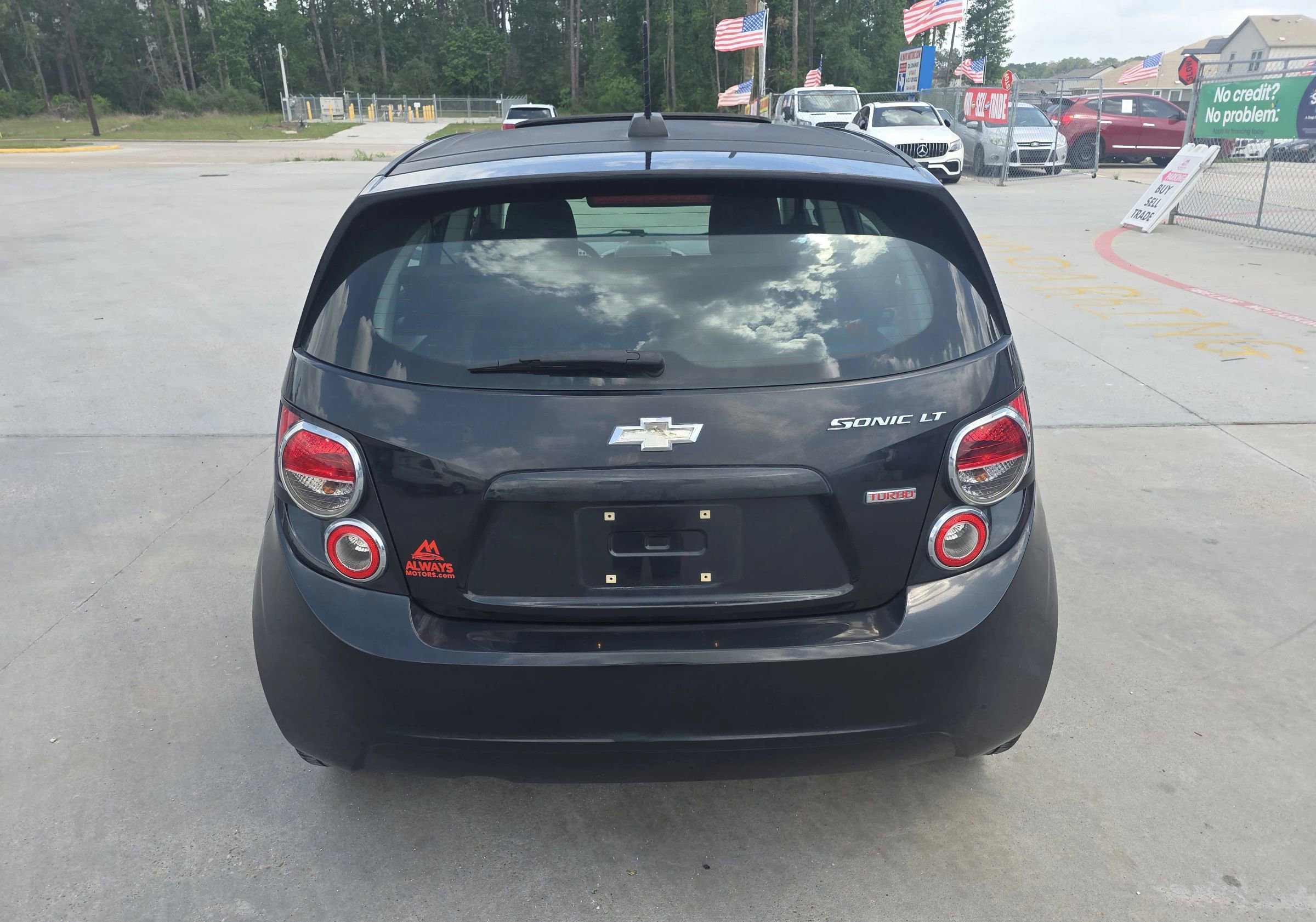 Used 2015 Chevrolet Sonic LT w/ Fun and Sun Package FWD image 13