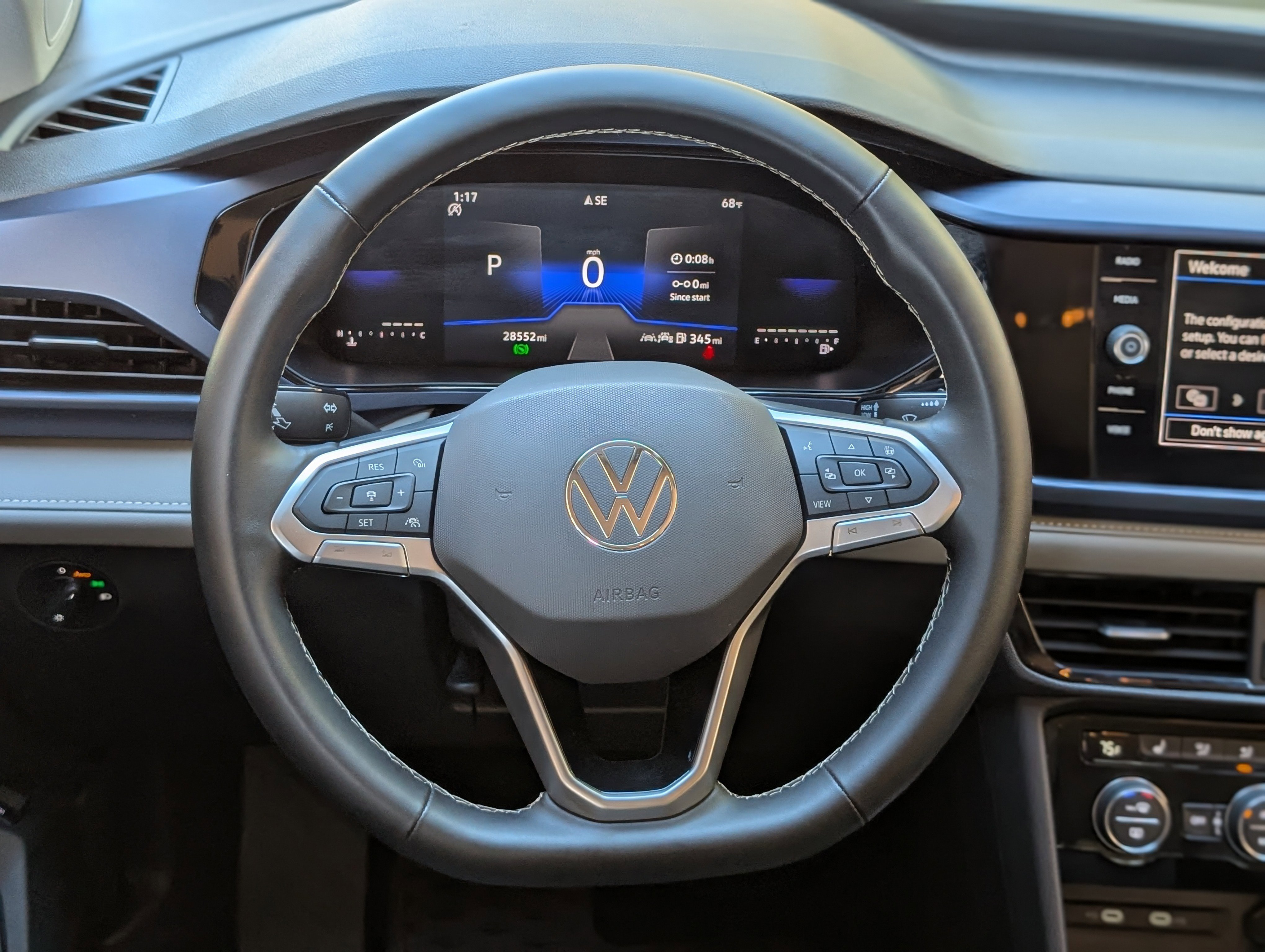 Used 2024 Volkswagen Taos SE w/ MDO Package FWD image 23