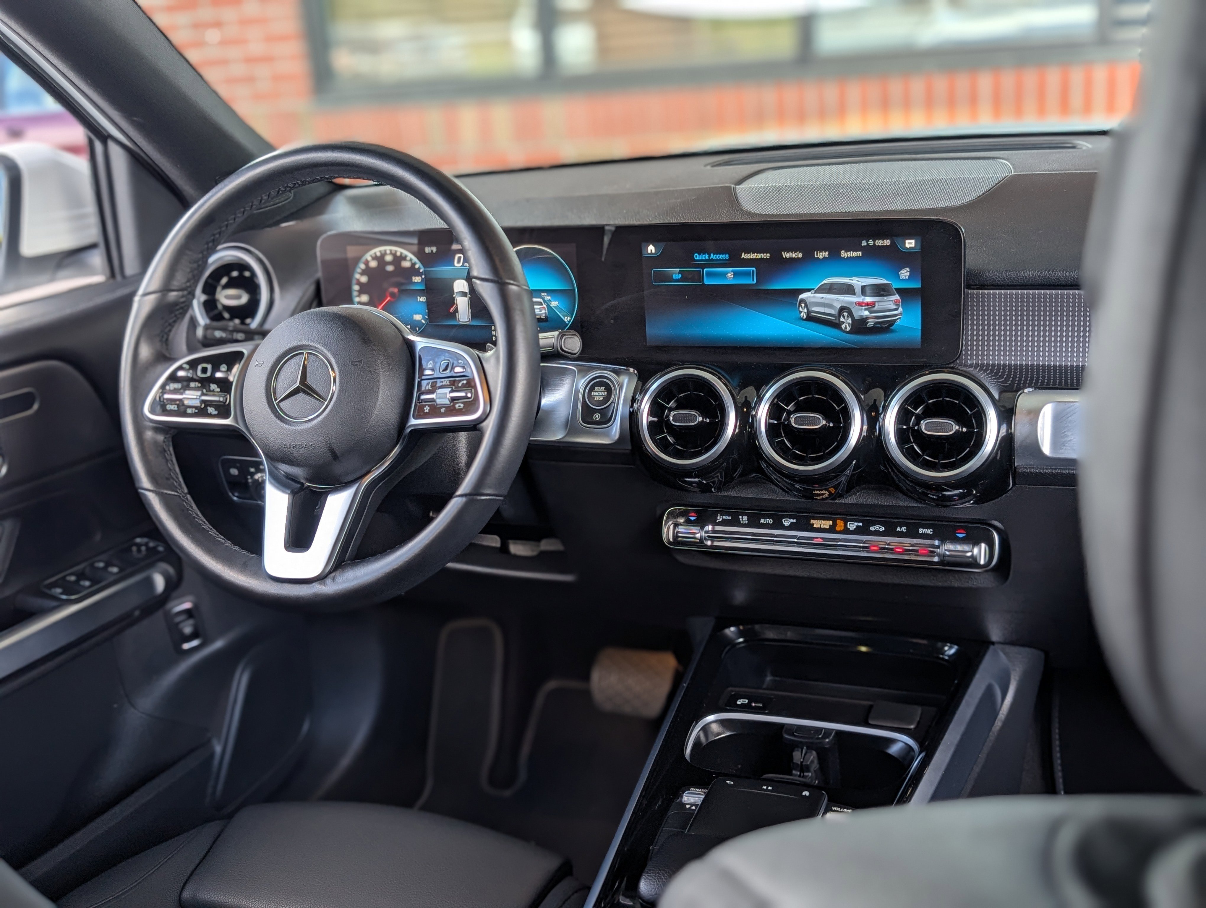 Used 2023 Mercedes-Benz GLB 250 4MATIC image 16