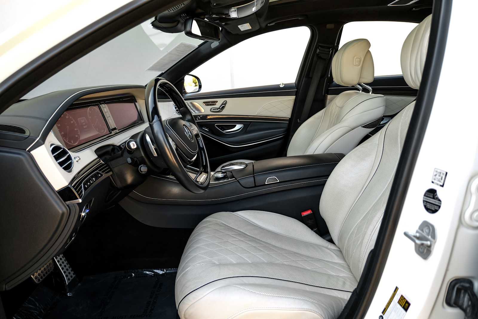 Used 2017 Mercedes-Benz S 550 Sedan image 4