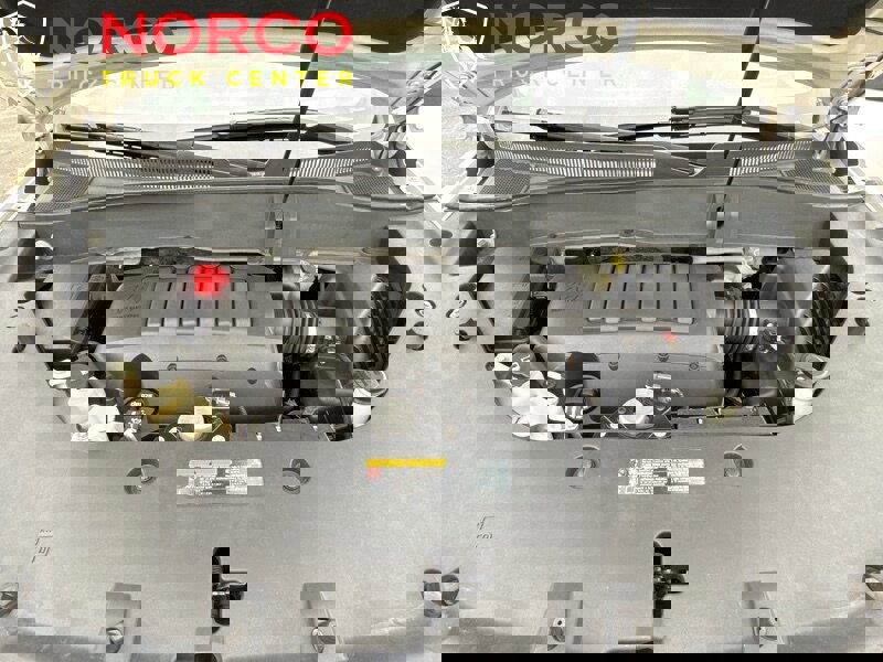 Used 2015 GMC Acadia SLE image 22