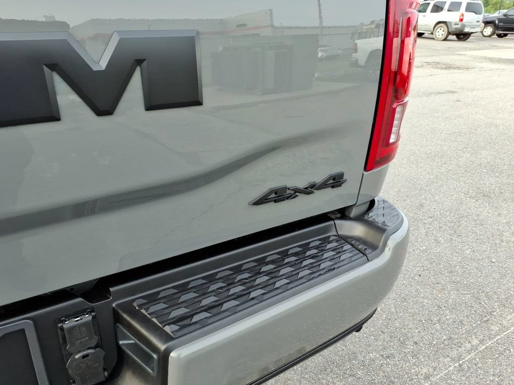 New 2026 RAM 2500 Laramie AWD/4WD image 5