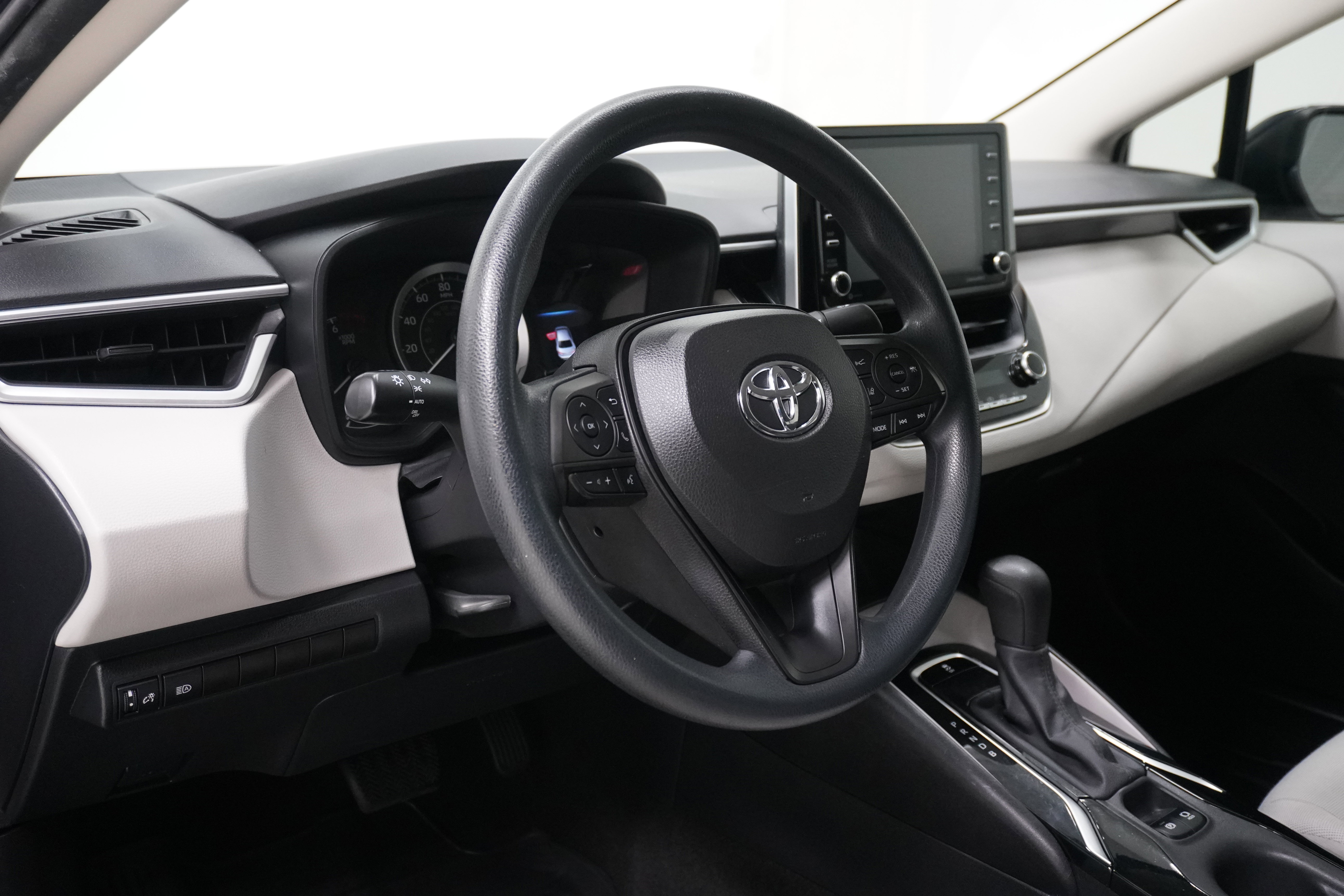 Used 2021 Toyota Corolla LE image 9