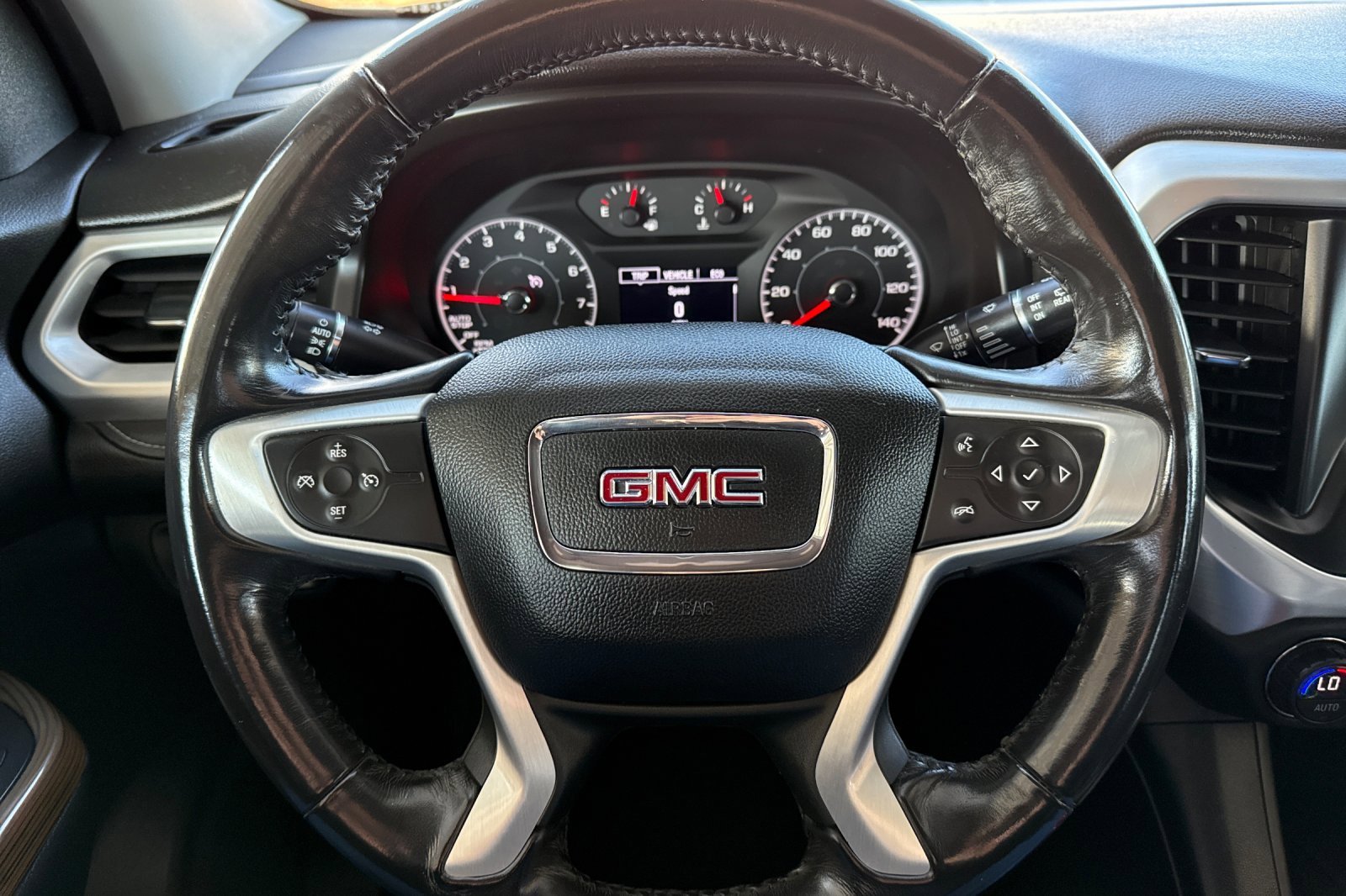 Used 2019 GMC Acadia SLE image 30