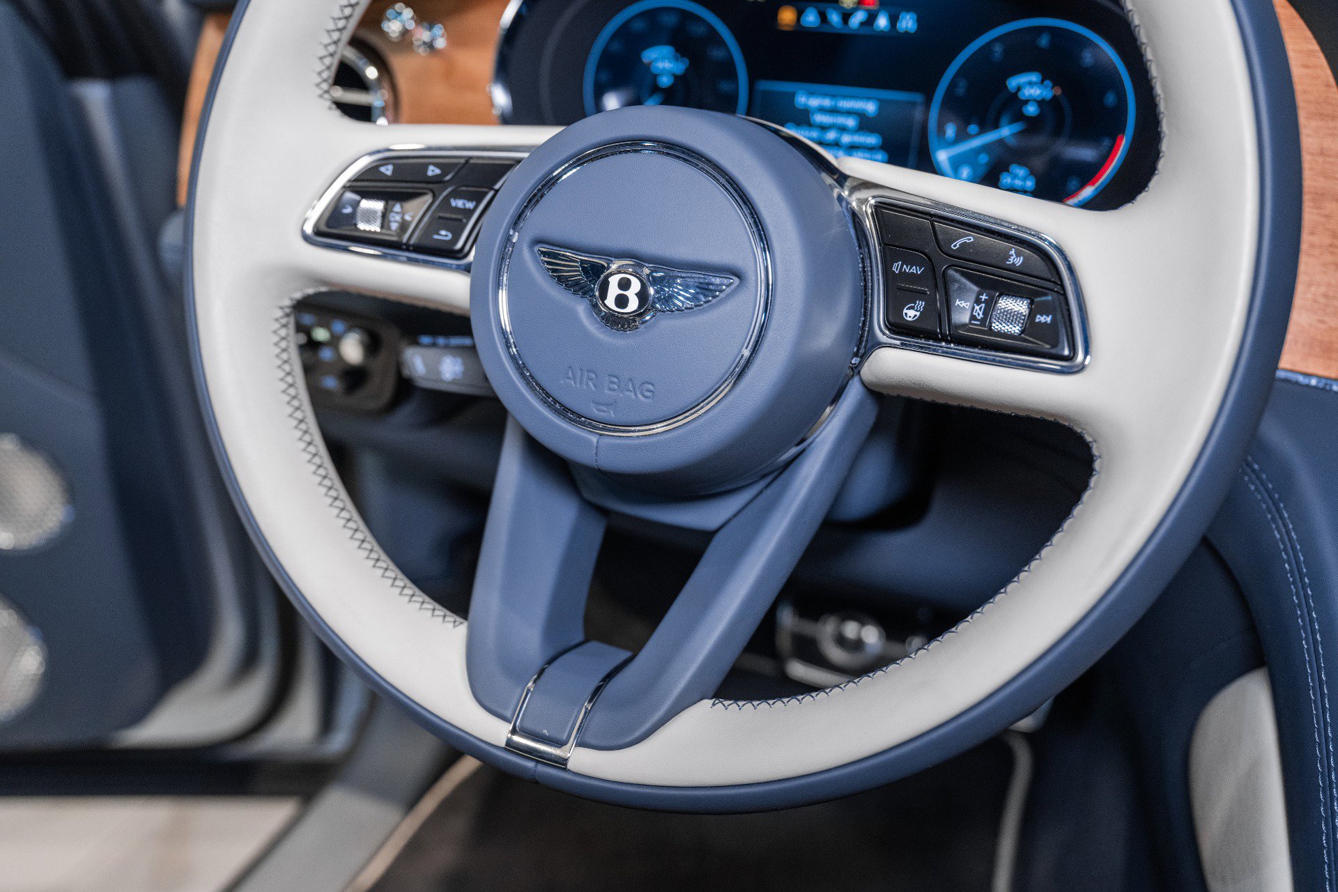 Used 2023 Bentley Bentayga image 50