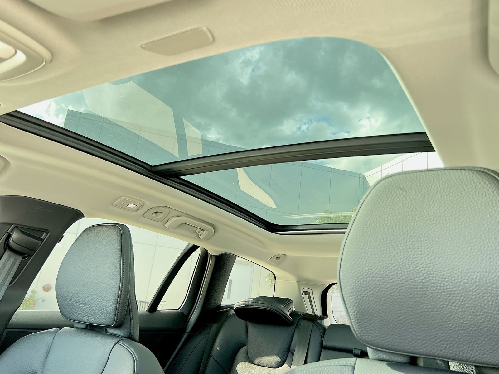 New 2026 Volvo V60 B5 Cross Country Plus w/ Protection Package Premier image 24