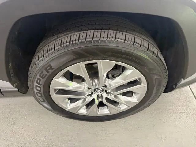 Used 2021 Toyota RAV4 XLE Premium image 4