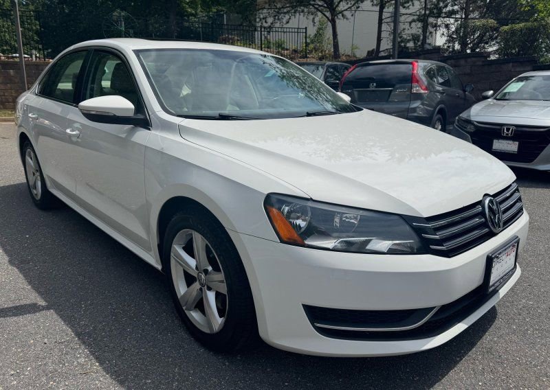 Used 2012 Volkswagen Passat 2.5 SE FWD image 1