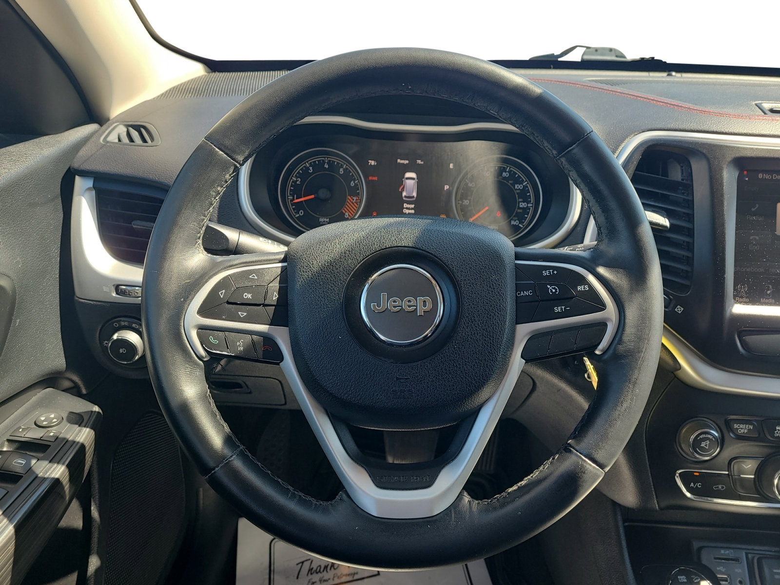 Used 2015 Jeep Cherokee Trailhawk AWD/4WD image 16