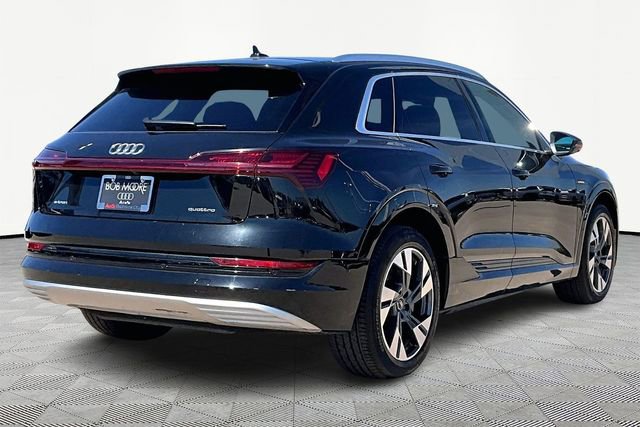 Used 2022 Audi e-tron Premium Plus w/ Premium Plus Package image 2