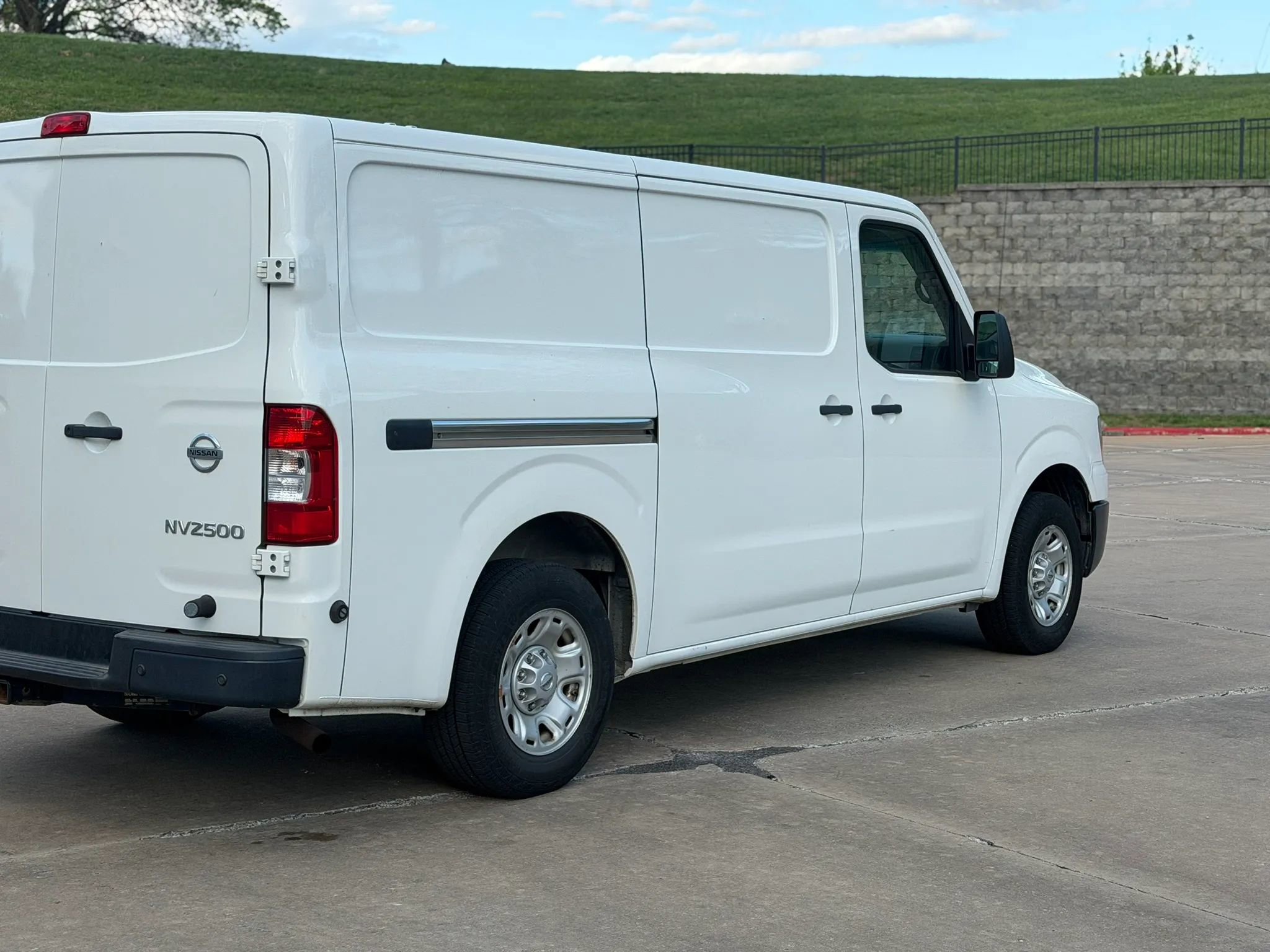 Used 2019 Nissan NV 2500 SV RWD image 7