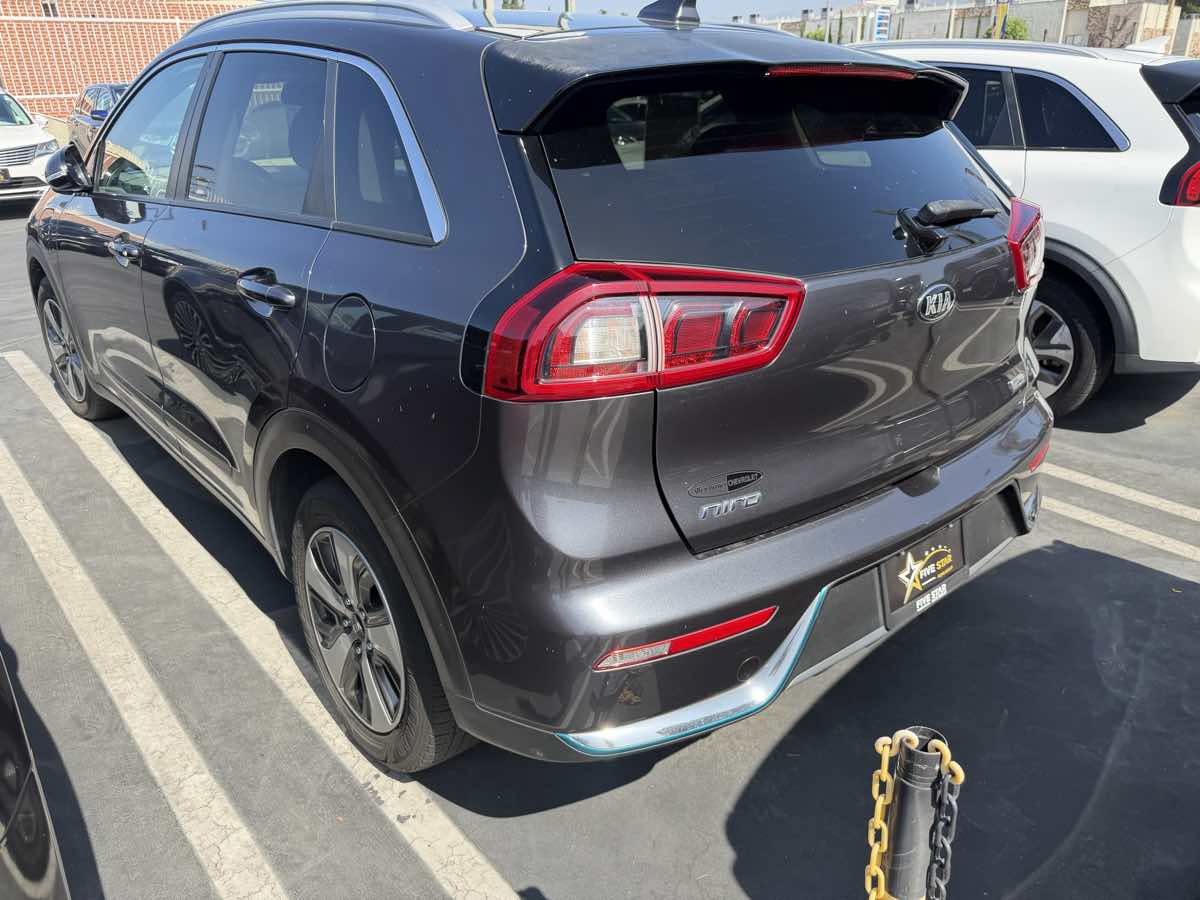 Used 2019 Kia Niro EX FWD image 4