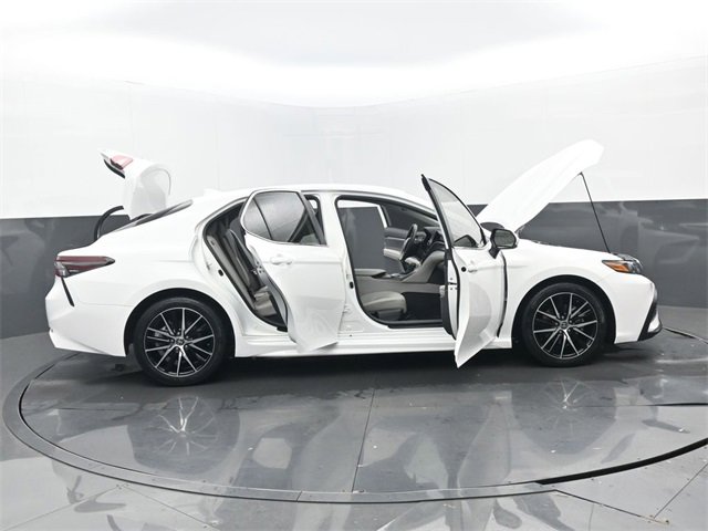 Used 2024 Toyota Camry SE image 31