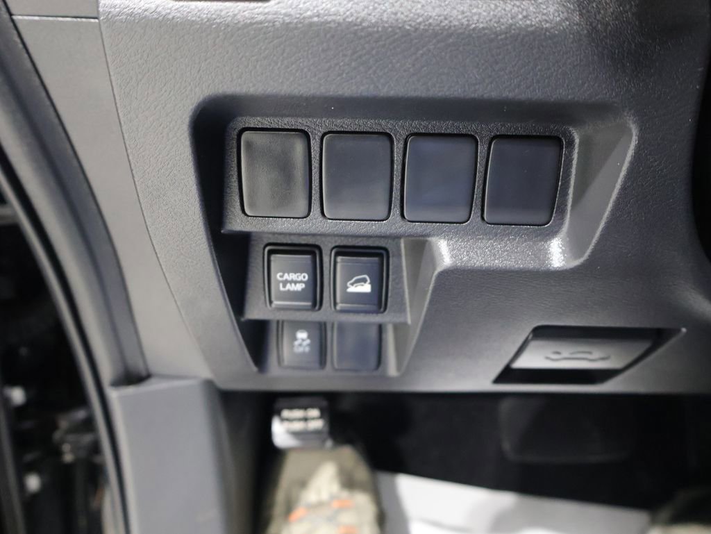 Used 2024 Nissan Frontier SV image 32