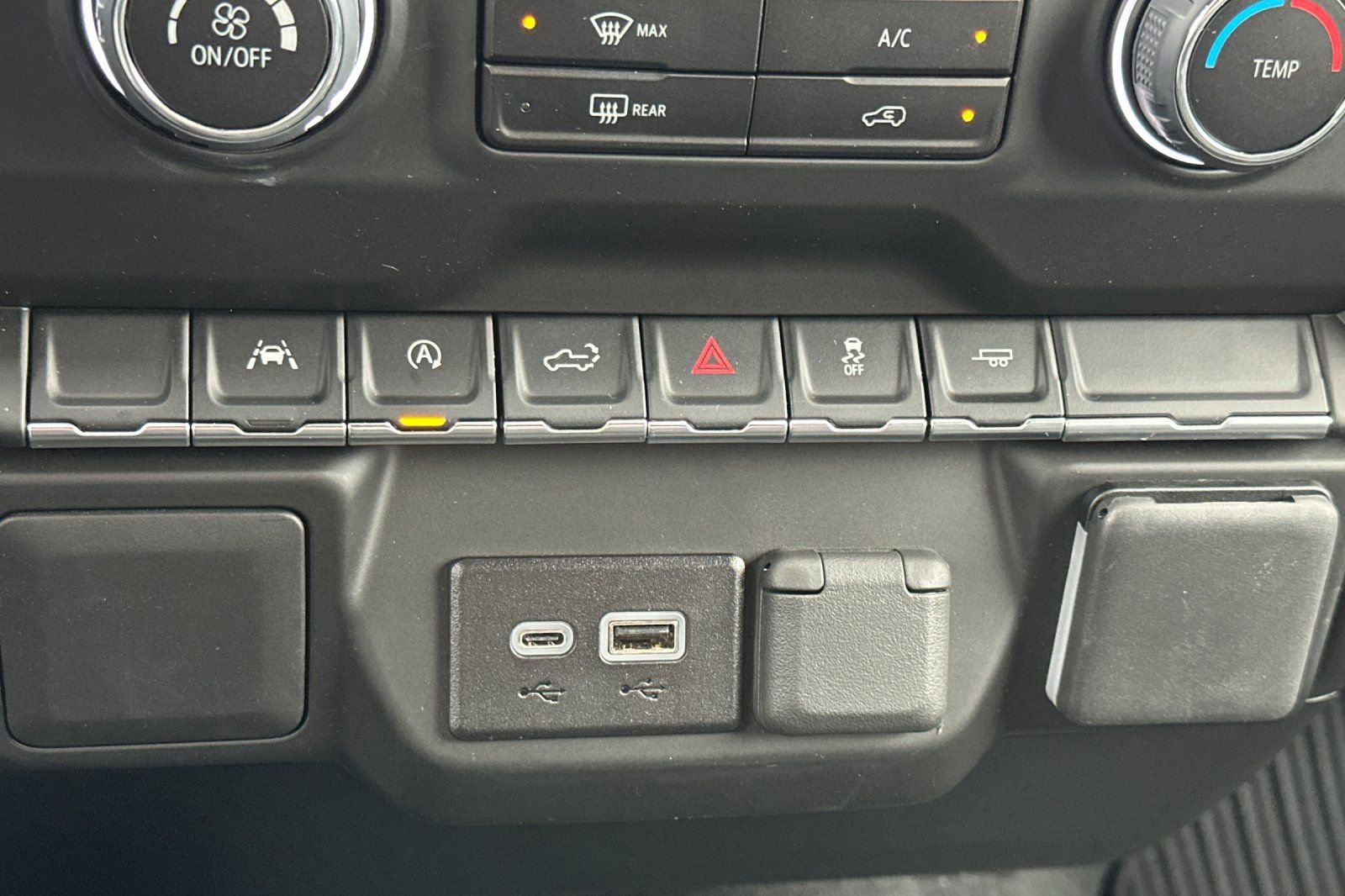 Used 2025 Chevrolet Silverado 1500 Custom image 31