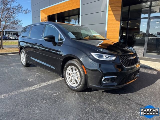 Used 2024 Chrysler Pacifica Touring-L image 1