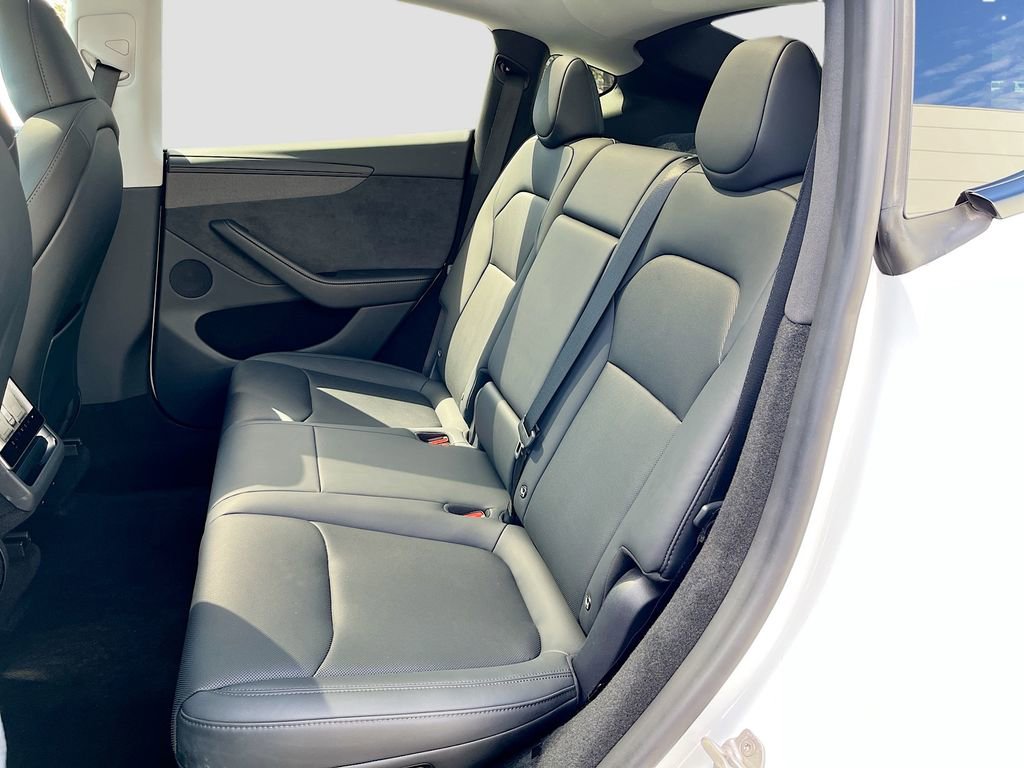 Used 2026 Tesla Model Y Long Range image 28
