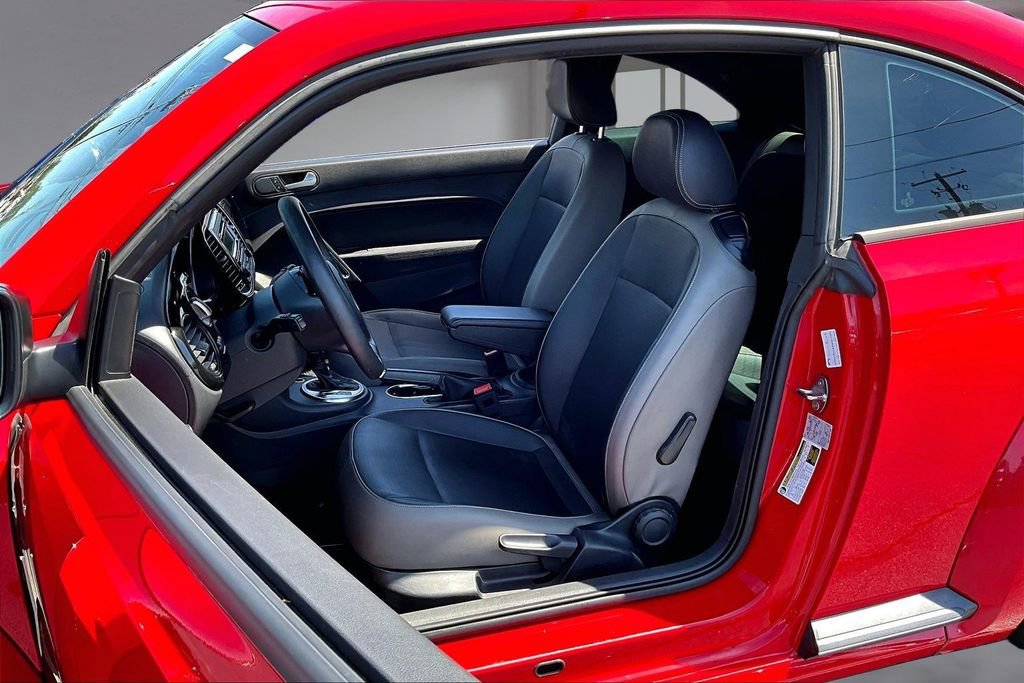 Used 2015 Volkswagen Beetle 1.8T Classic FWD image 25