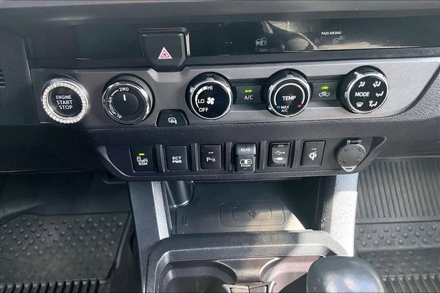Used 2018 Toyota Tacoma TRD Off-Road w/ Technology Package AWD/4WD image 28