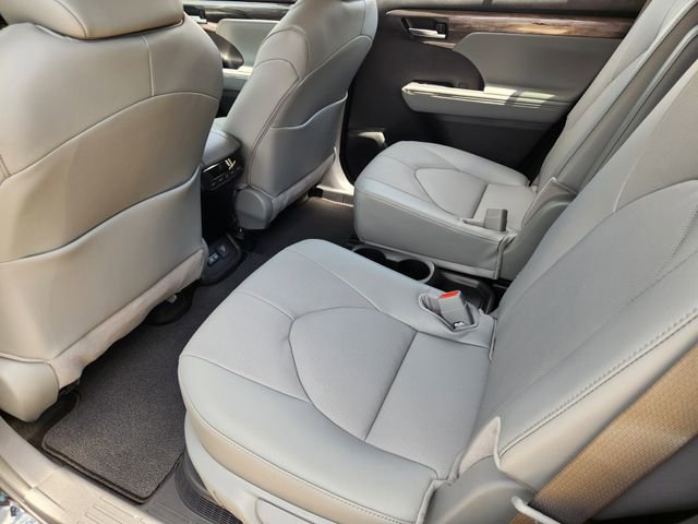 New 2026 Toyota Highlander Limited AWD/4WD image 17
