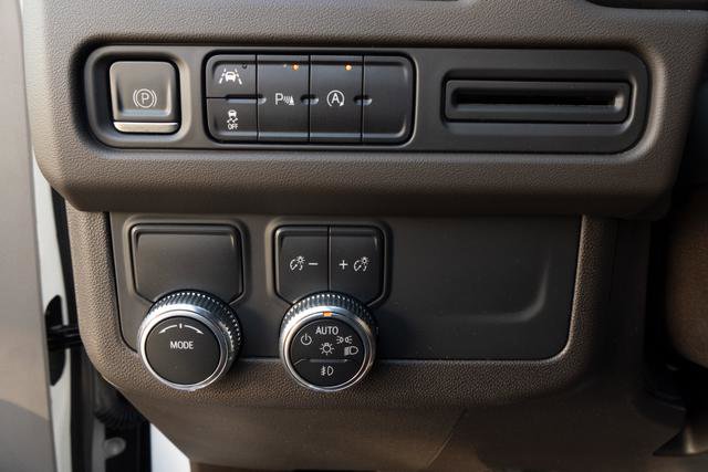 Used 2023 GMC Yukon XL SLT image 13