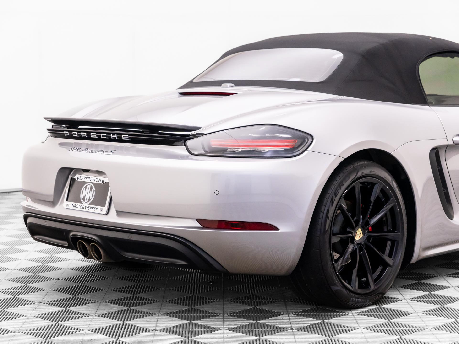 Used 2017 Porsche 718 Boxster S RWD image 32