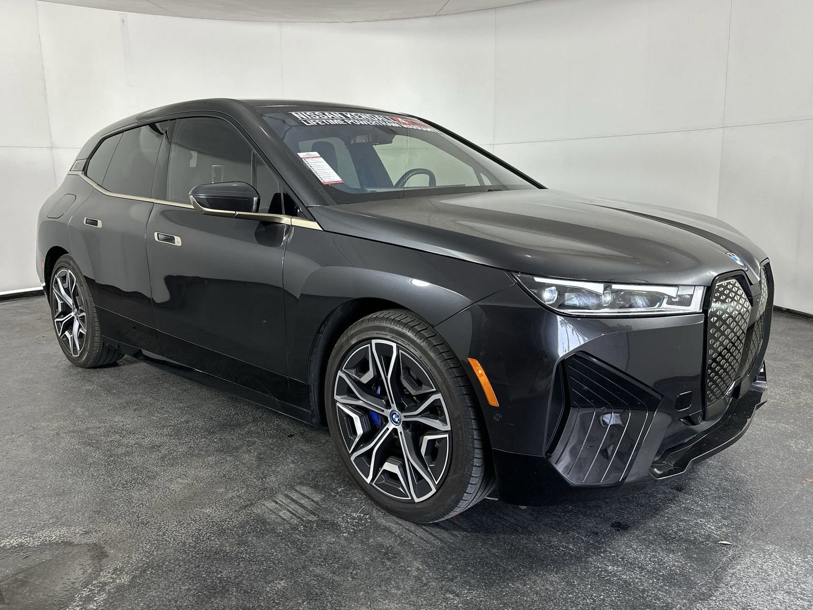 Used 2022 BMW iX xDrive50 w/ Premium Package image 2