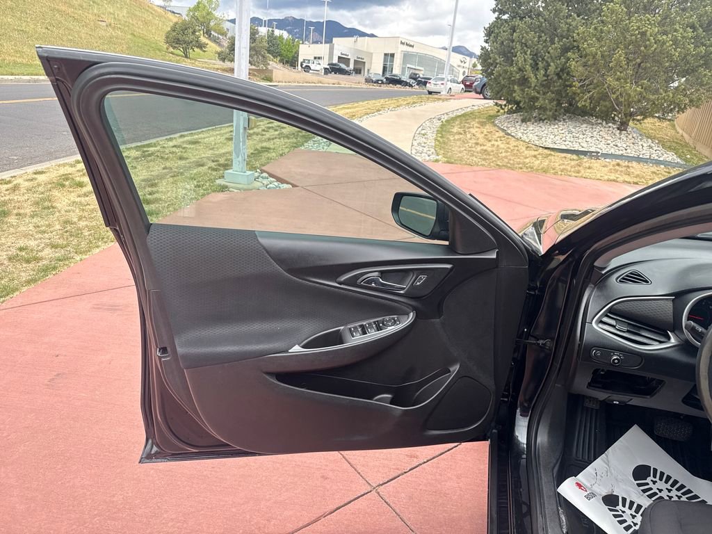 Used 2017 Chevrolet Malibu LS FWD image 11