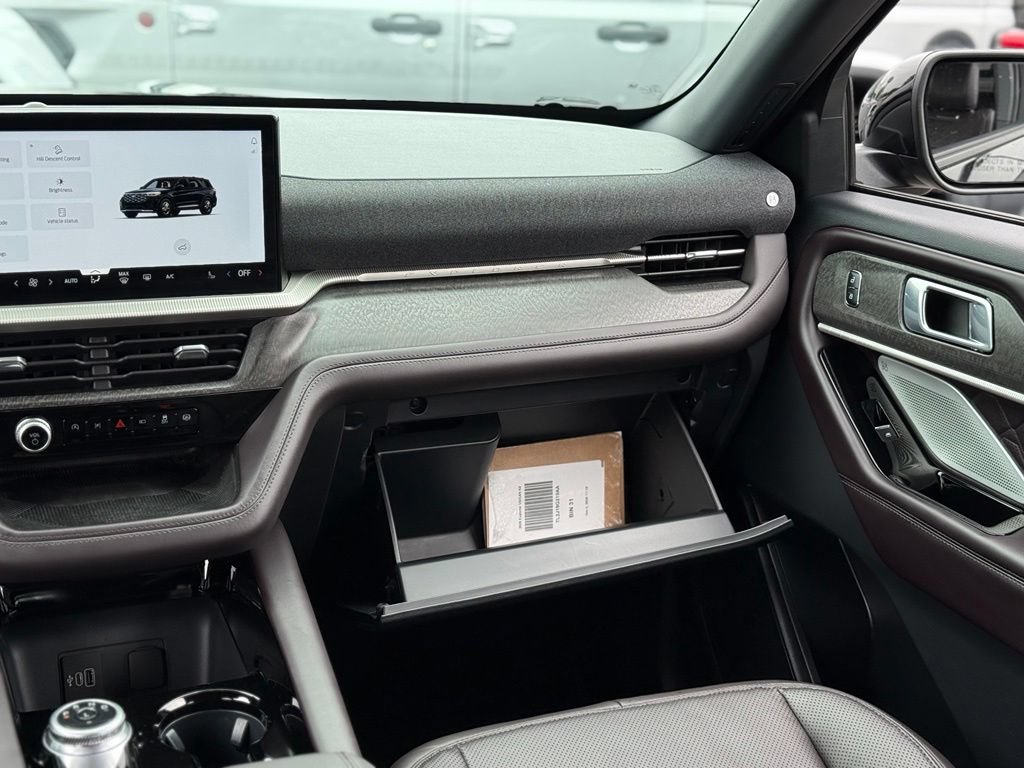 Used 2026 Ford Explorer Platinum w/ LUX Leather Package AWD/4WD image 31