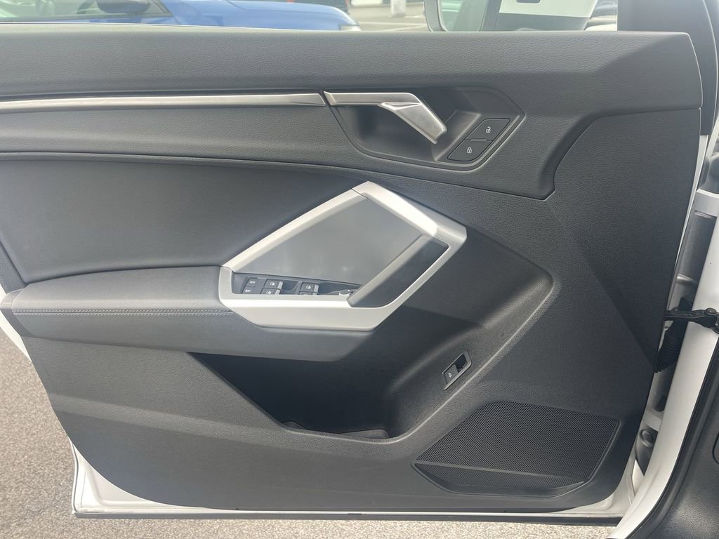 Used 2025 Audi Q3 2.0T Premium image 33