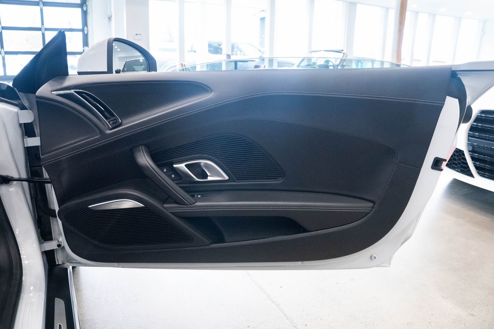 Used 2022 Audi R8 V10 w/ Premium Package image 21