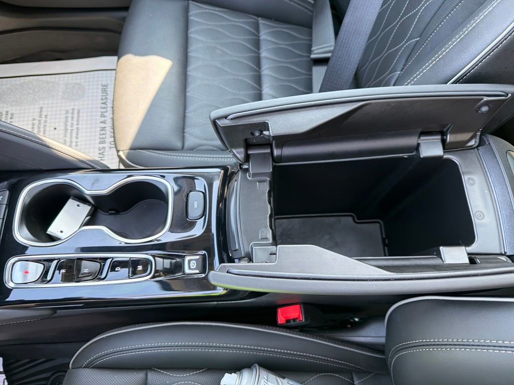 Used 2023 Buick Envision Avenir image 29