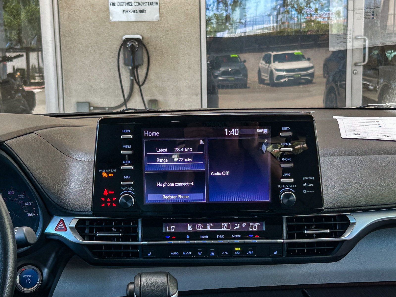 Used 2024 Toyota Sienna XLE FWD image 13