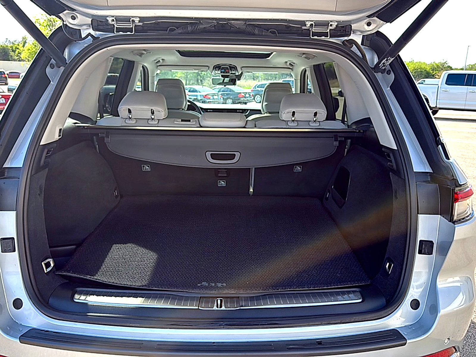 Used 2023 Jeep Grand Cherokee Summit w/ Adv Protech Group IV image 9