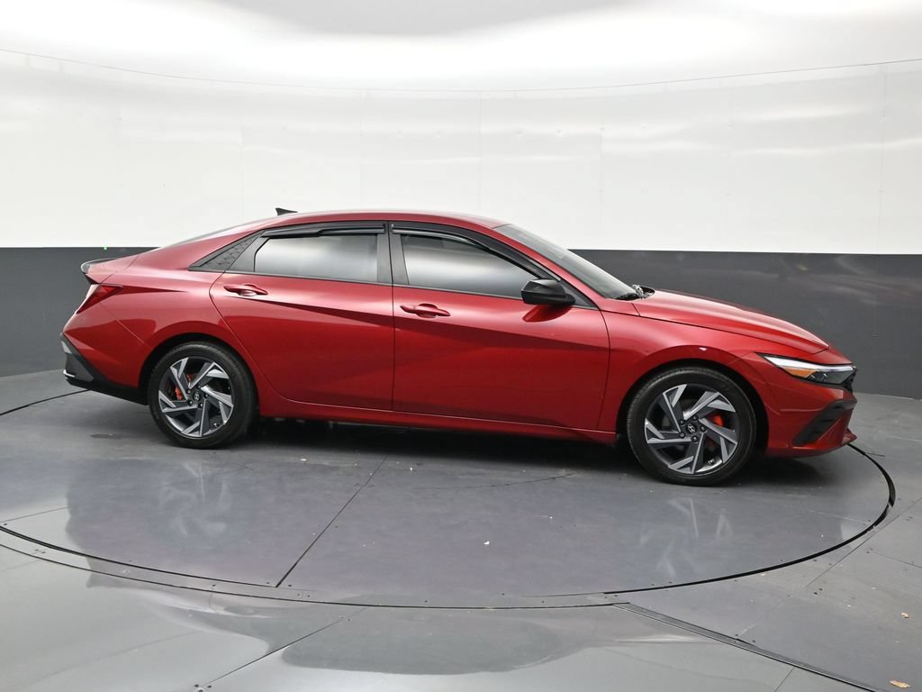 Used 2025 Hyundai Elantra Sport FWD image 6
