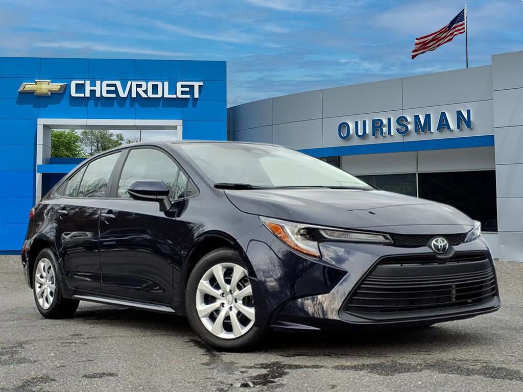 Used 2026 Toyota Corolla LE image 1