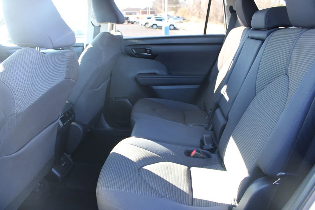 Used 2024 Toyota Highlander LE image 23