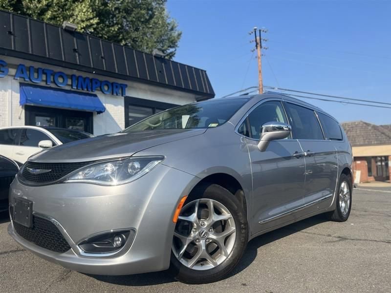 Used 2018 Chrysler Pacifica Limited FWD image 5
