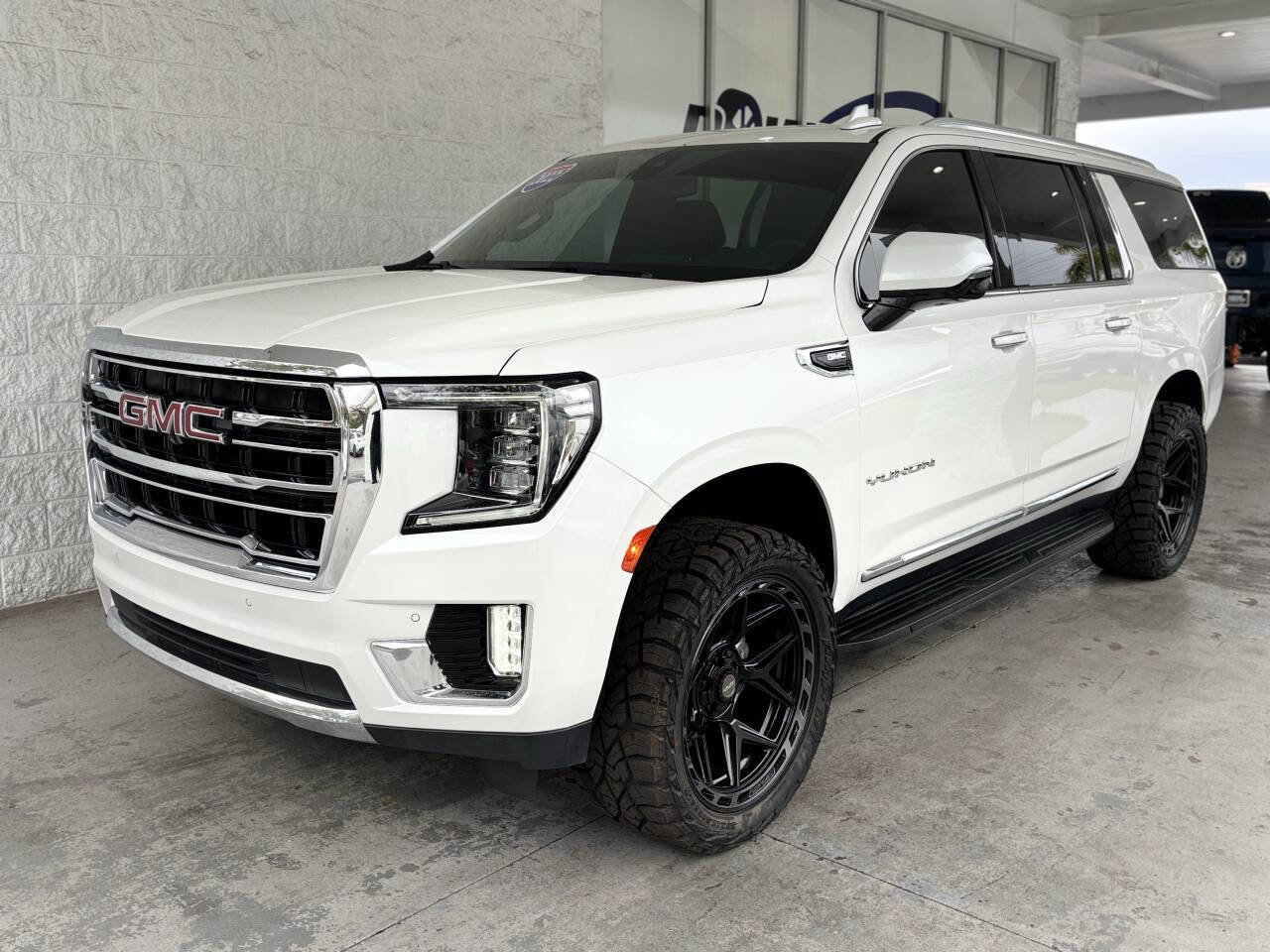 Used 2022 GMC Yukon XL SLT w/ SLT Luxury Package image 38