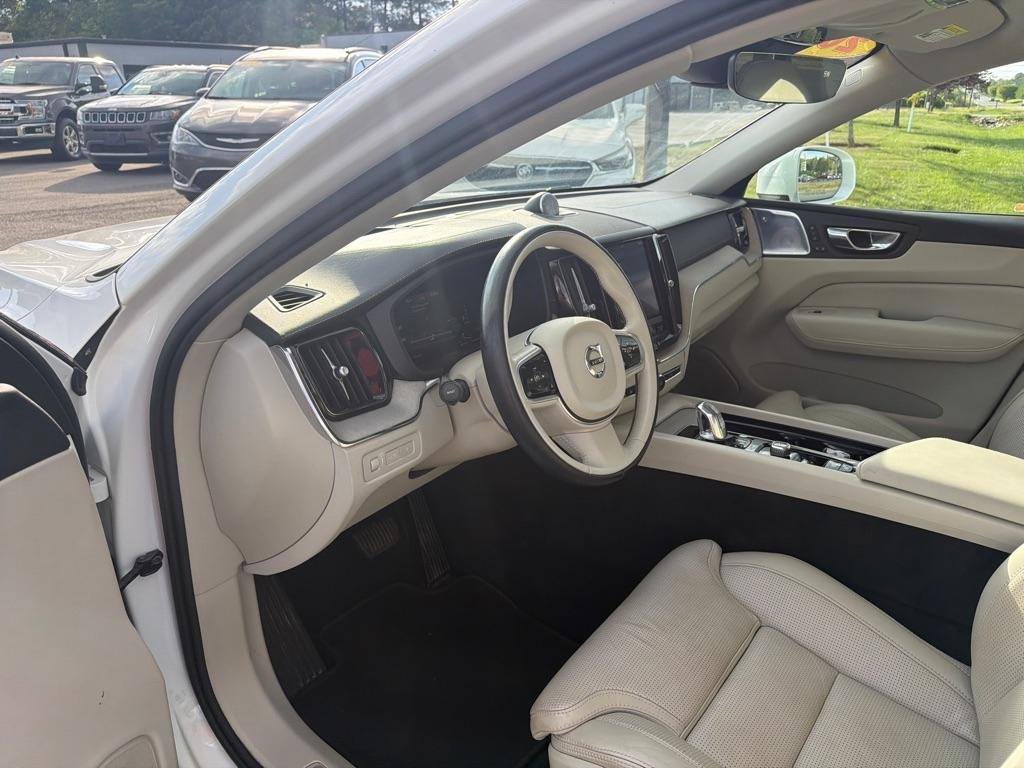 Used 2018 Volvo XC60 T8 Inscription w/ Luxury Seat Package AWD/4WD image 17