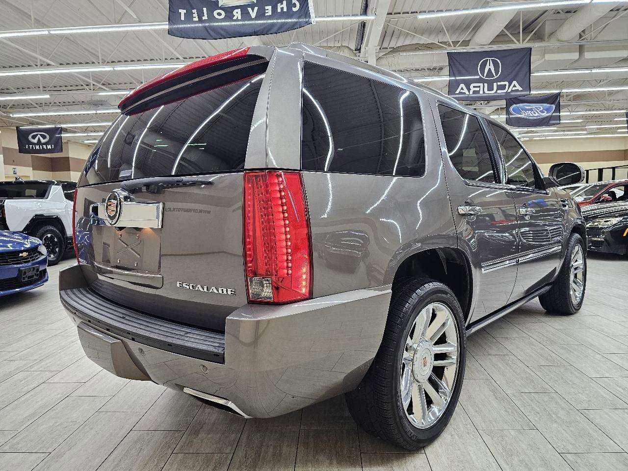 Used 2014 Cadillac Escalade Platinum AWD/4WD image 6