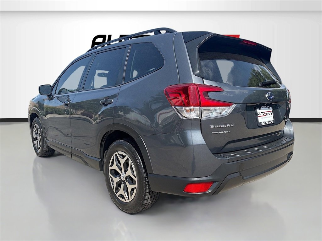 Used 2024 Subaru Forester Premium image 5