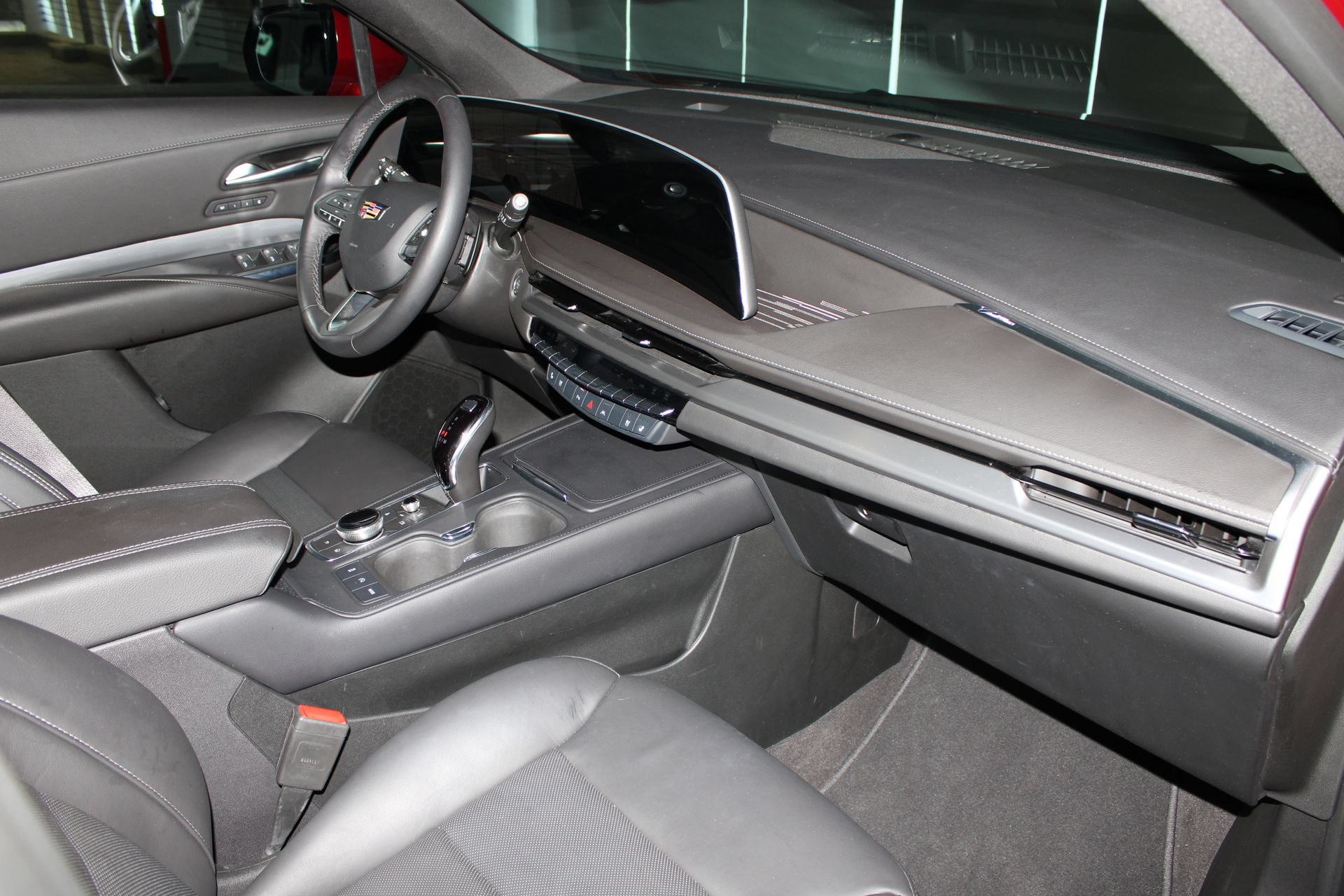 Used 2024 Cadillac XT4 Premium Luxury FWD image 13