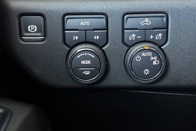 Used 2025 Chevrolet Silverado 1500 LT AWD/4WD image 43