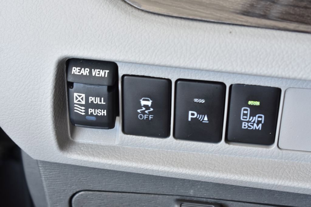 Used 2017 Toyota Sienna XLE w/ XLE Navigation Package FWD image 34