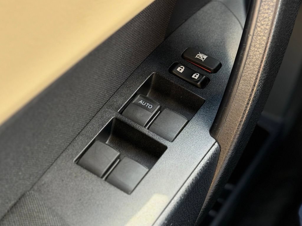 Used 2017 Toyota Corolla LE FWD image 19