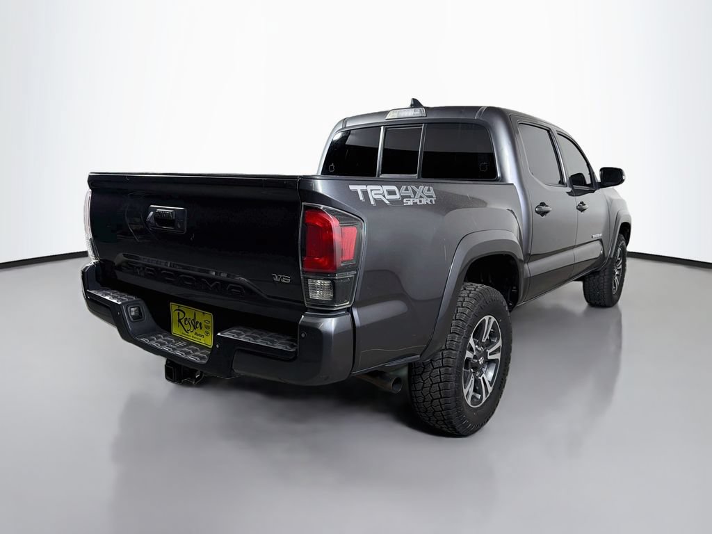 Used 2016 Toyota Tacoma TRD Sport AWD/4WD image 7