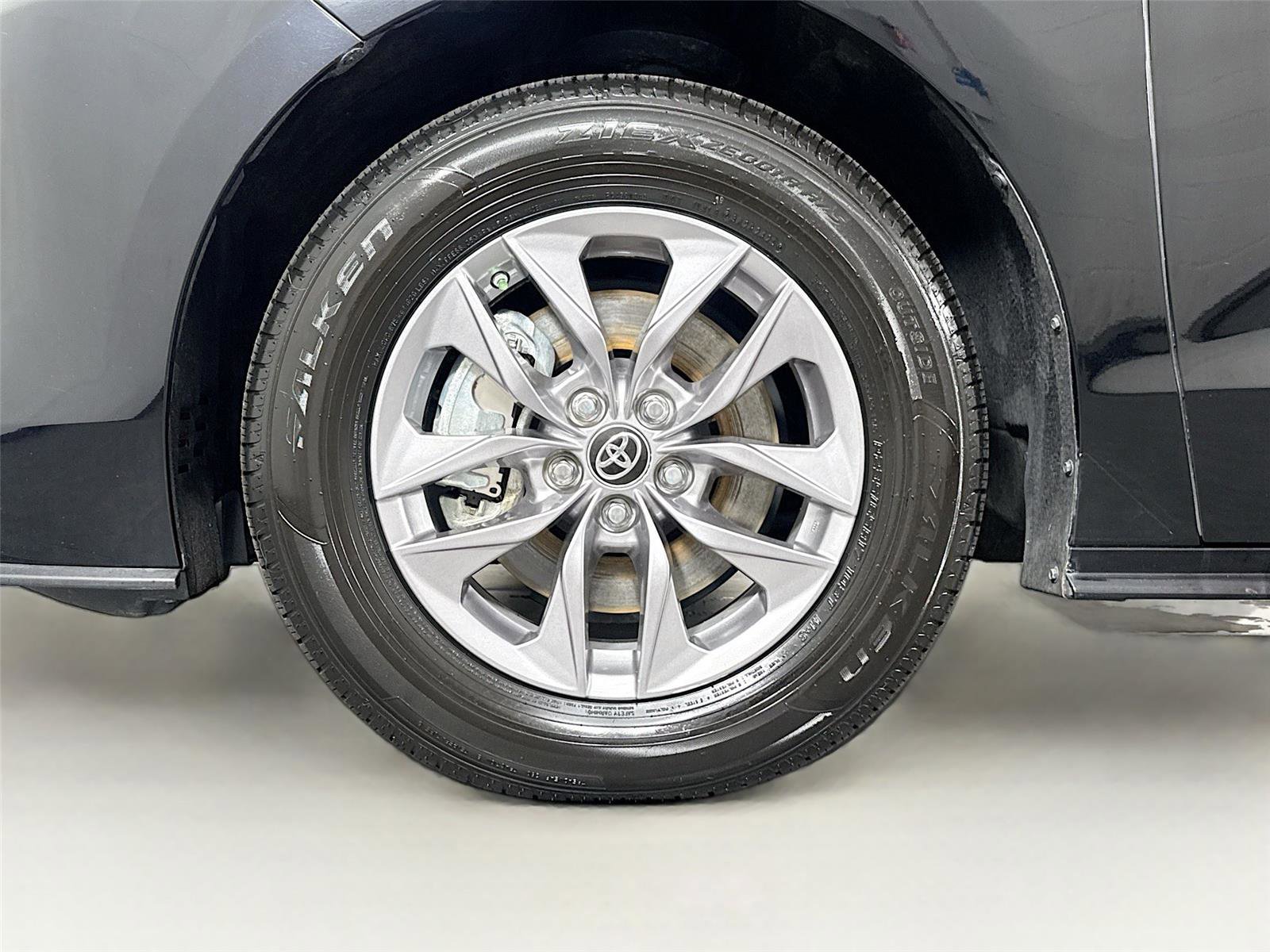 Certified 2024 Toyota Sienna XLE FWD image 43