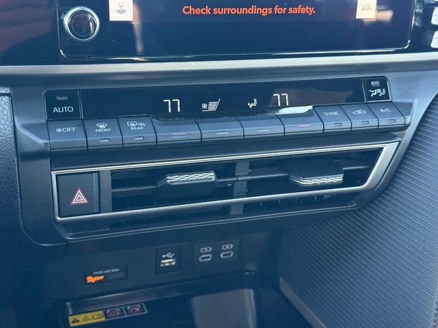 Used 2025 Toyota Camry SE image 18