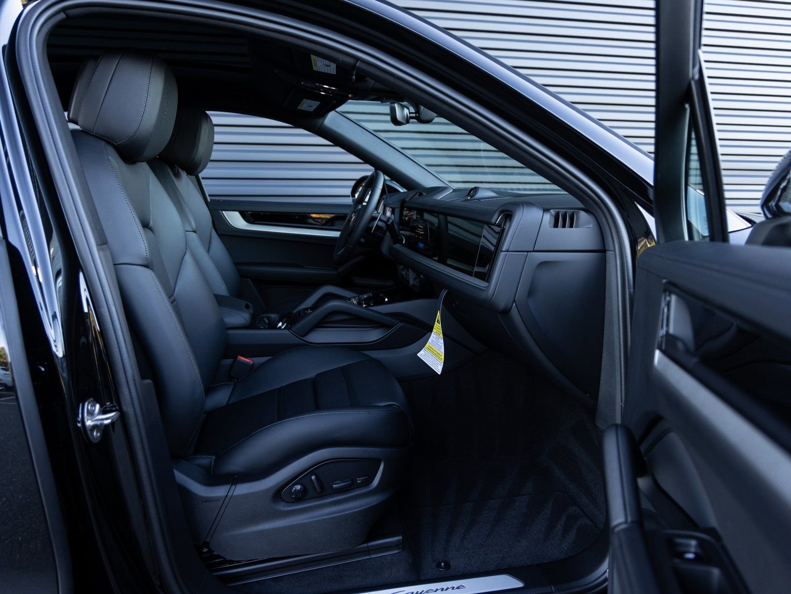 Certified 2026 Porsche Cayenne Coupe AWD/4WD image 30